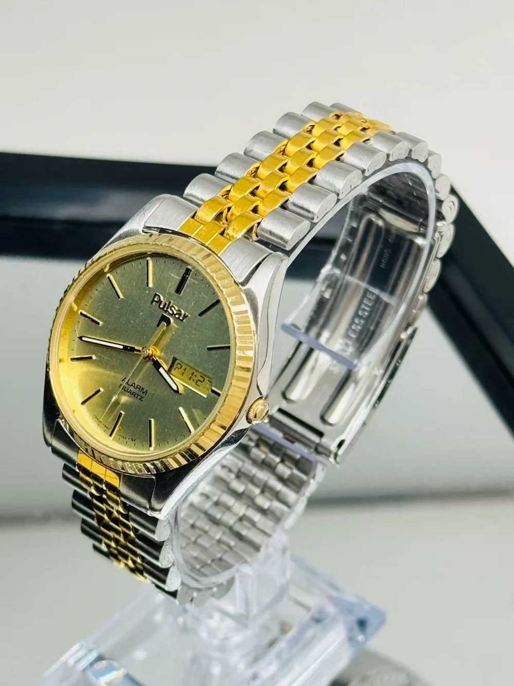 Pulsar this watch